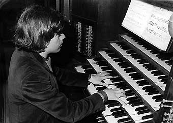 Jean Boyer aux claviers de l'orgue de Saint-Nicolas des Champs (1973)
